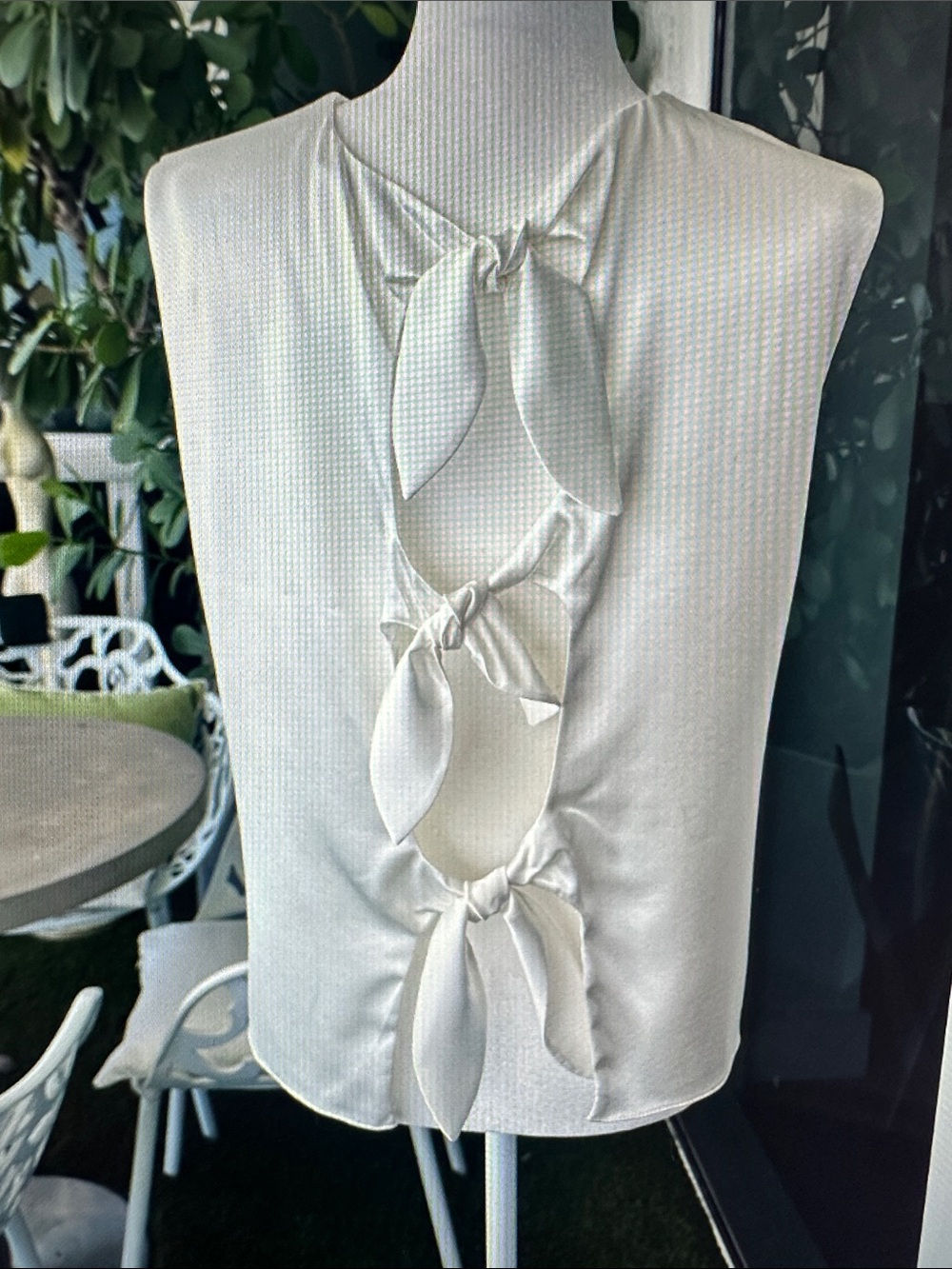 Alice + Olivia White Sleeveless Back-Tie Cutout Top